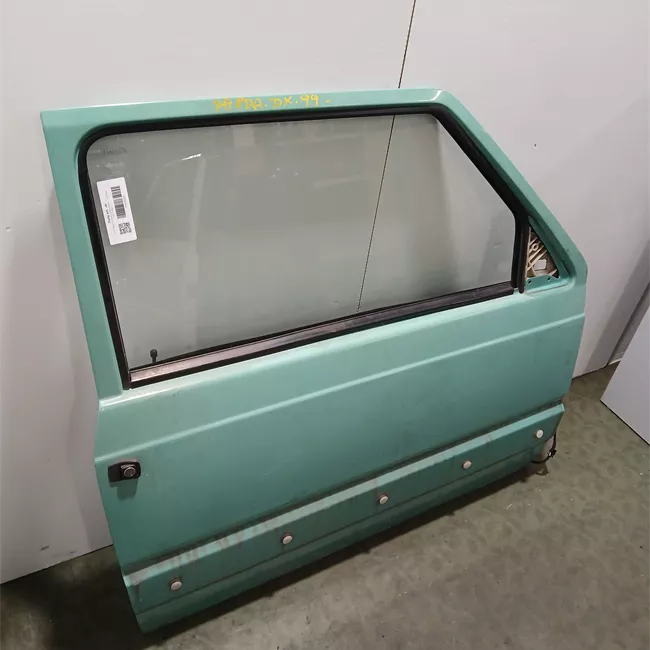 Porta anteriore destra