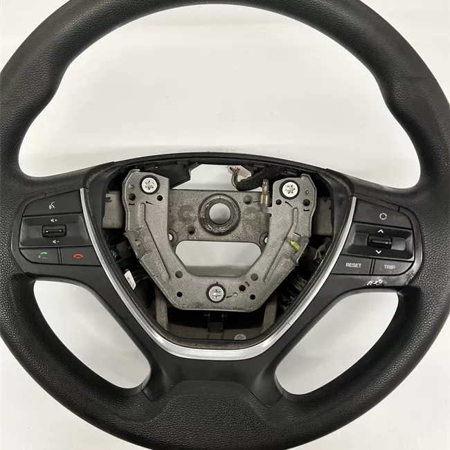 Volante con comandi radio e bluetooth