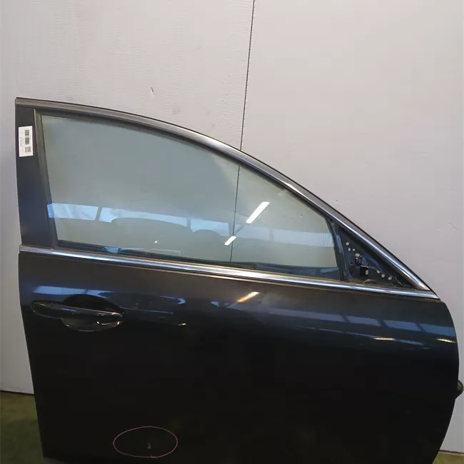 Porta anteriore destra