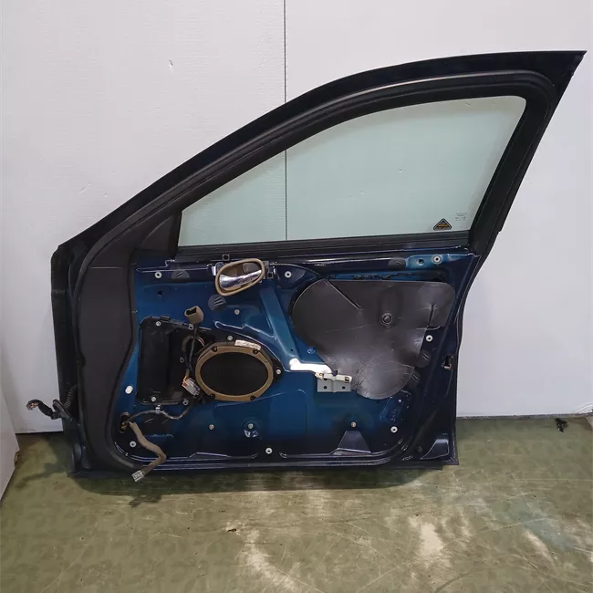 Porta anteriore destra