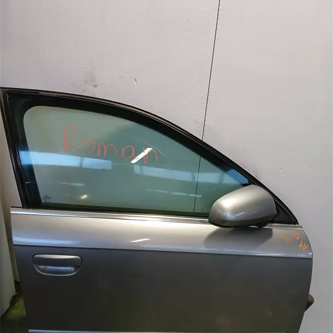 Porta anteriore destra