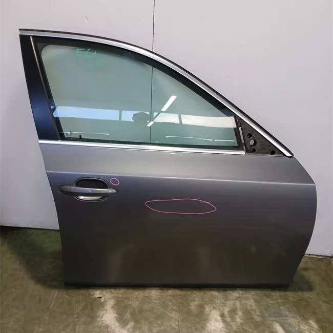 Porta anteriore destra