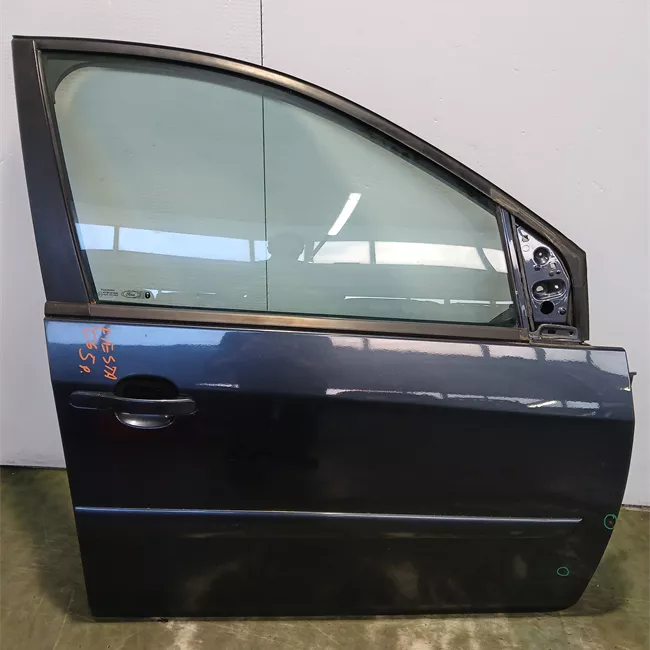 Porta anteriore destra