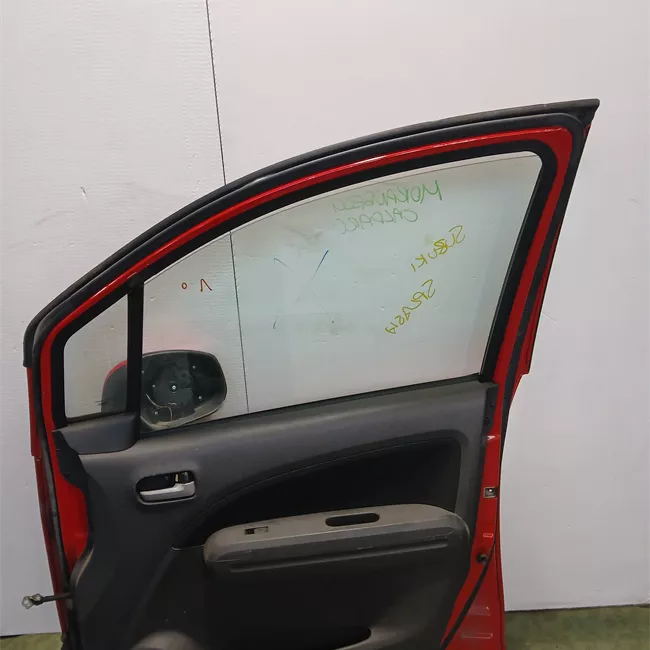 Porta anteriore destra