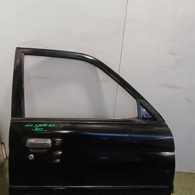 Porta anteriore destra