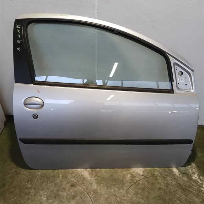 Porta anteriore destra