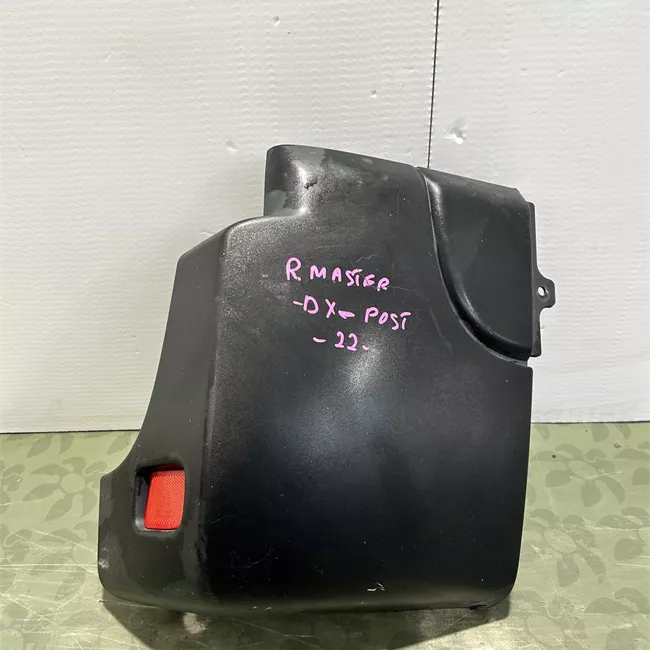 Paraurti posteriore laterale destro