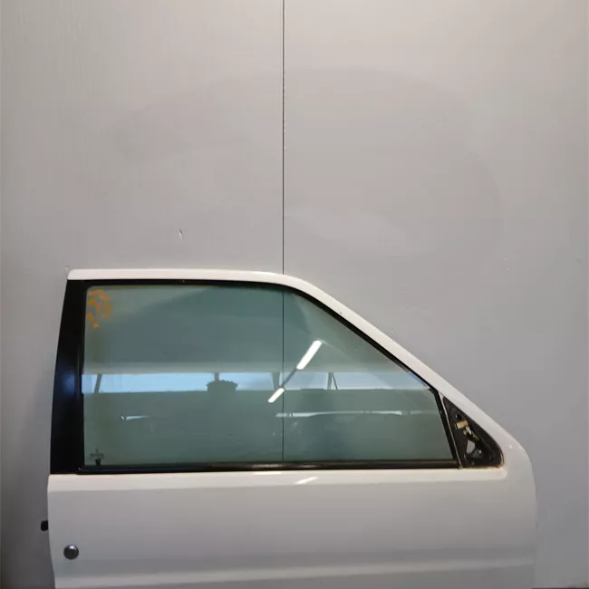 Porta anteriore destra