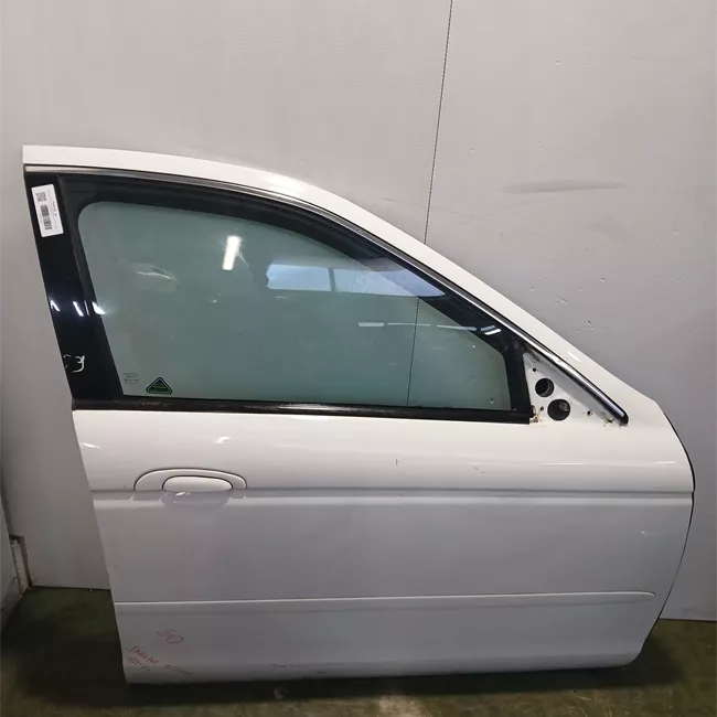Porta anteriore destra
