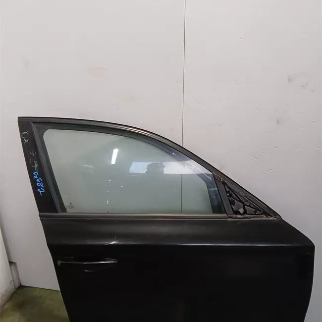 Porta anteriore destra