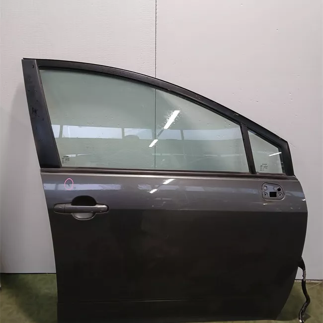 Porta anteriore destra