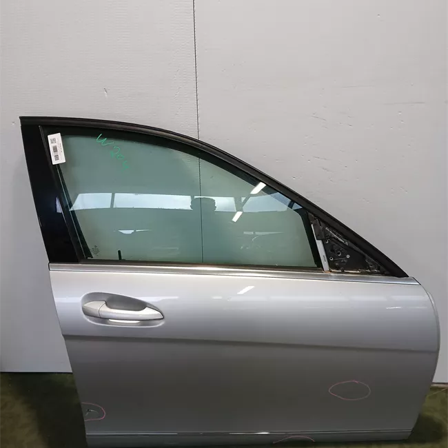 Porta anteriore destra