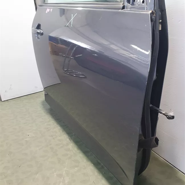 Porta anteriore destra