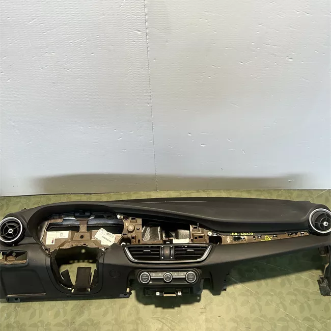 Cruscotto portaoggetti chiuso nero