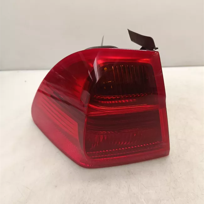 Fanale posteriore parte esterno sinistro