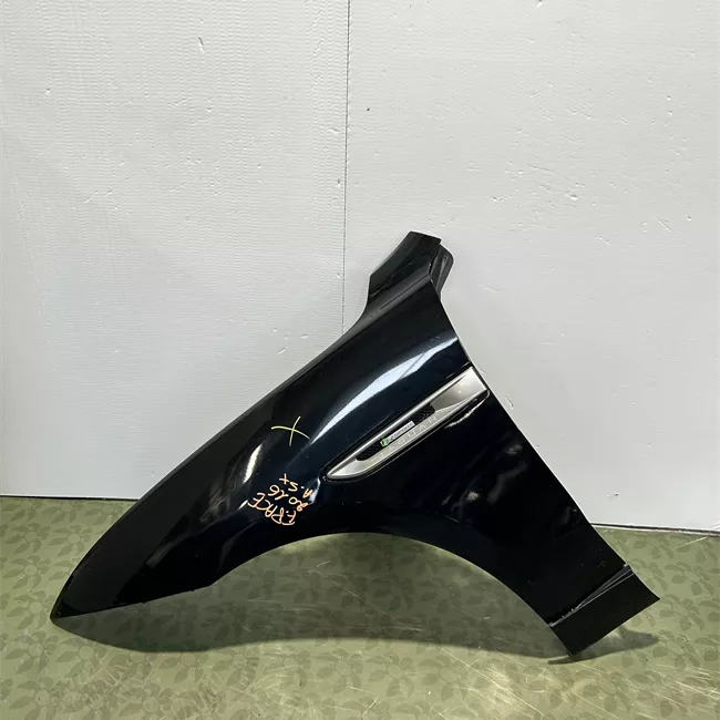 Parafango anteriore sinistro