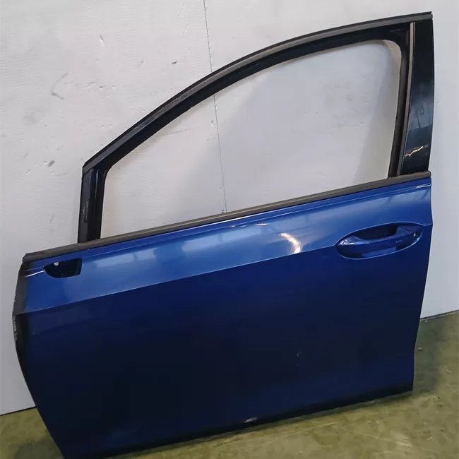Porta anteriore destra