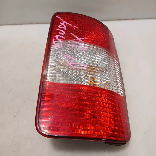 Fanale posteriore destro con porta a battenti