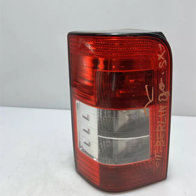 Fanale posteriore sinistro DAM 10535FV> Sportello post