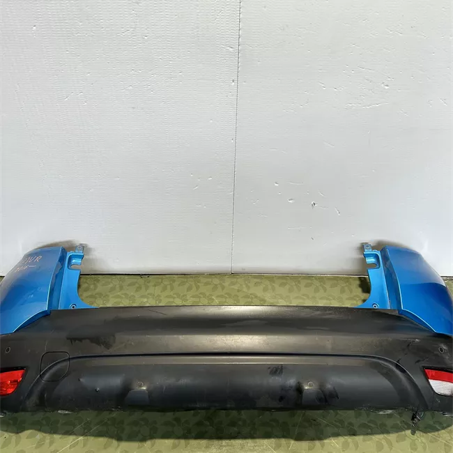 Paraurti posteriore centrale con sensori parcheggio 01