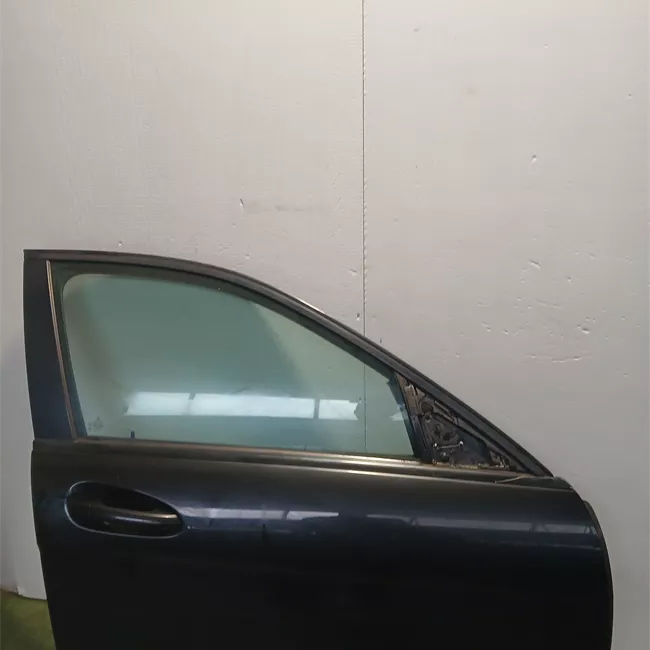 Porta anteriore destra