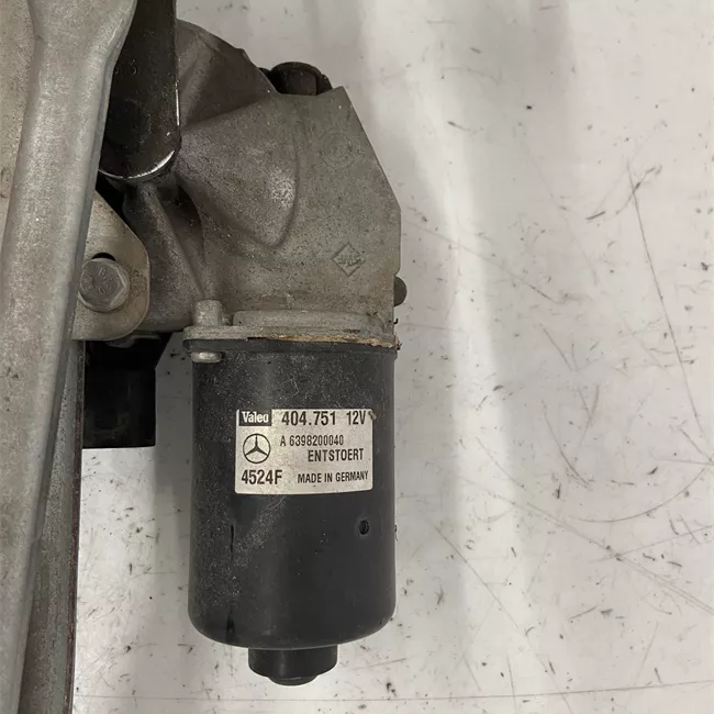 Meccanismo tergiparabrezza con motorino