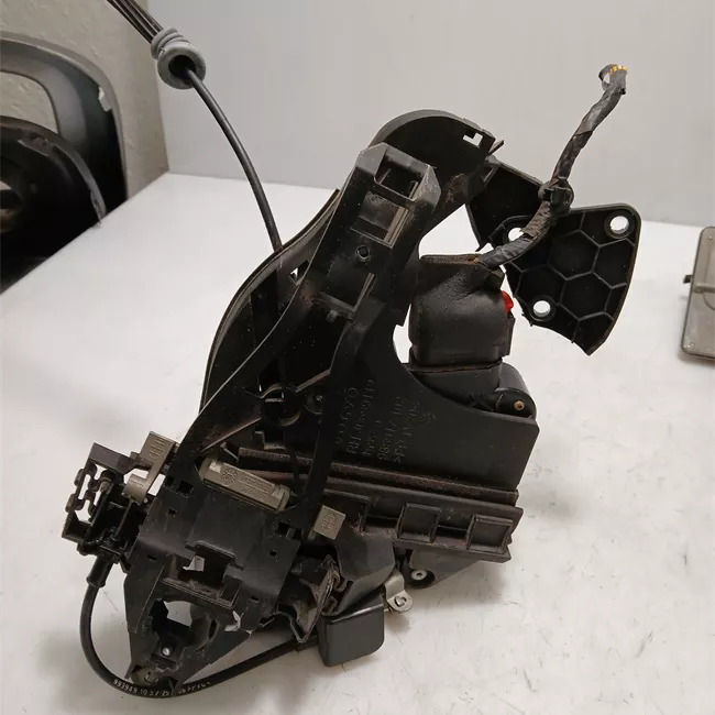 Serratura porta posteriore destra