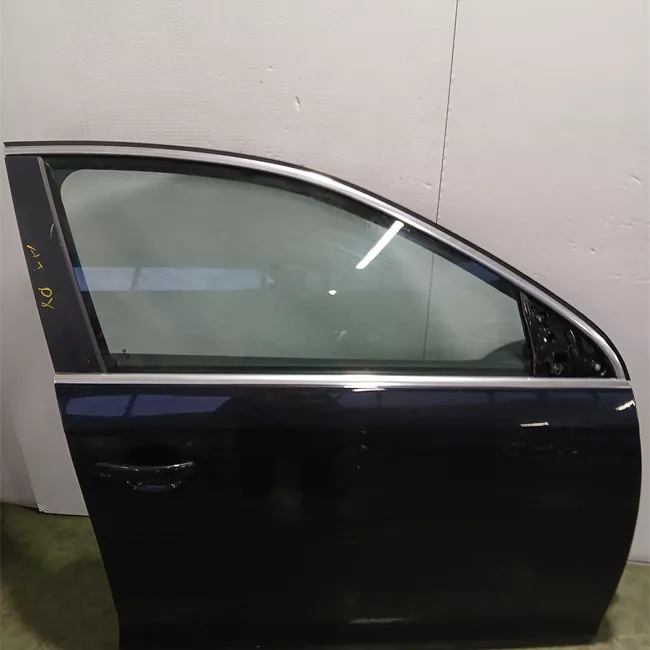 Porta anteriore destra