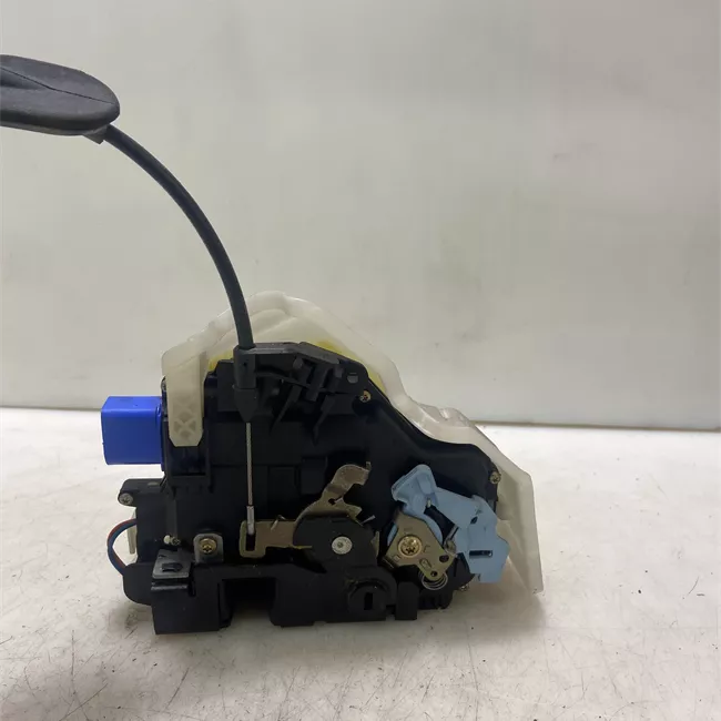 Serratura porta posteriore destra con dispositivo SAFE