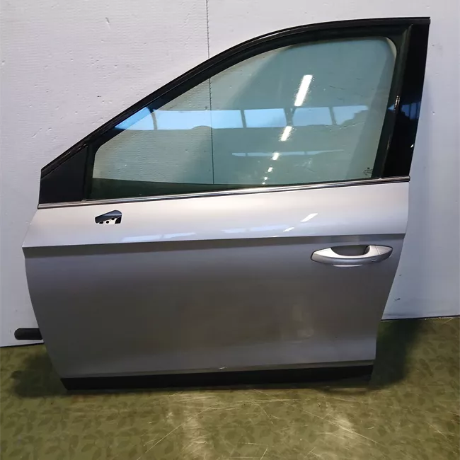 Porta anteriore sinistra con cerniere lato porta