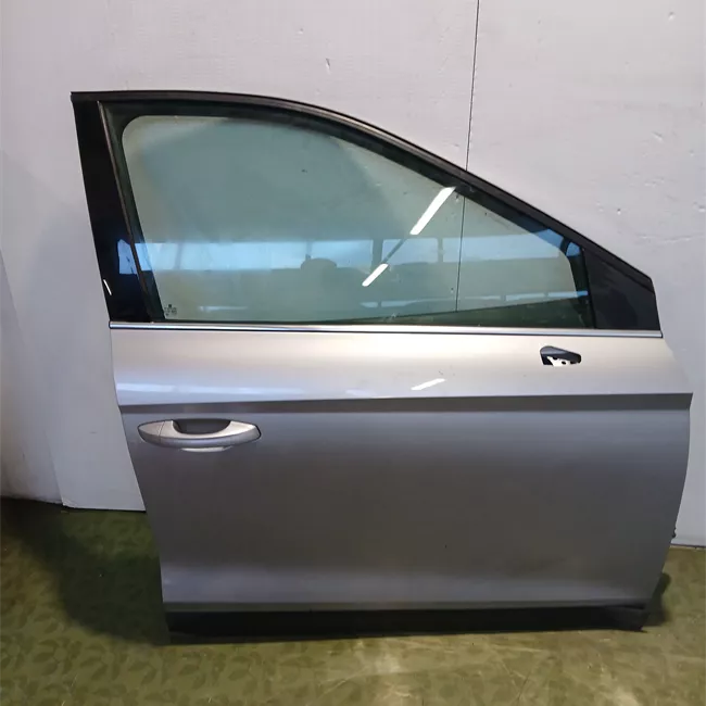 Porta anteriore destra con cerniere lato porta