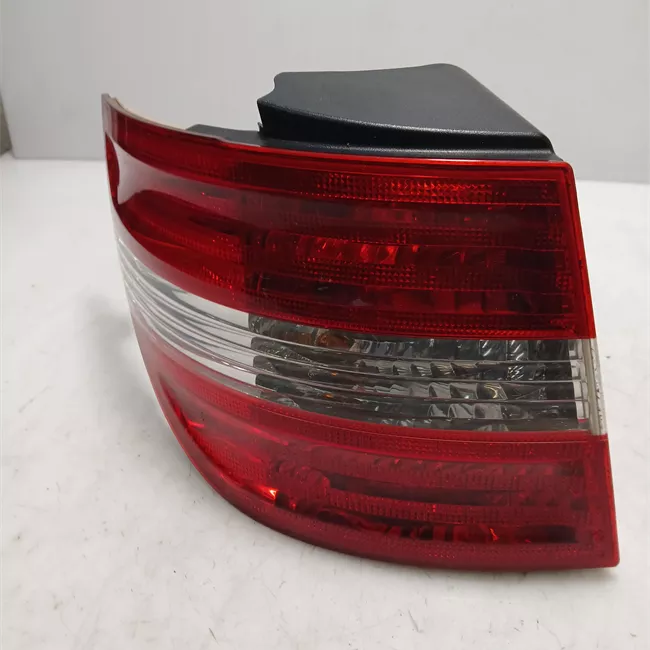 Fanale posteriore parte esterno sinistro