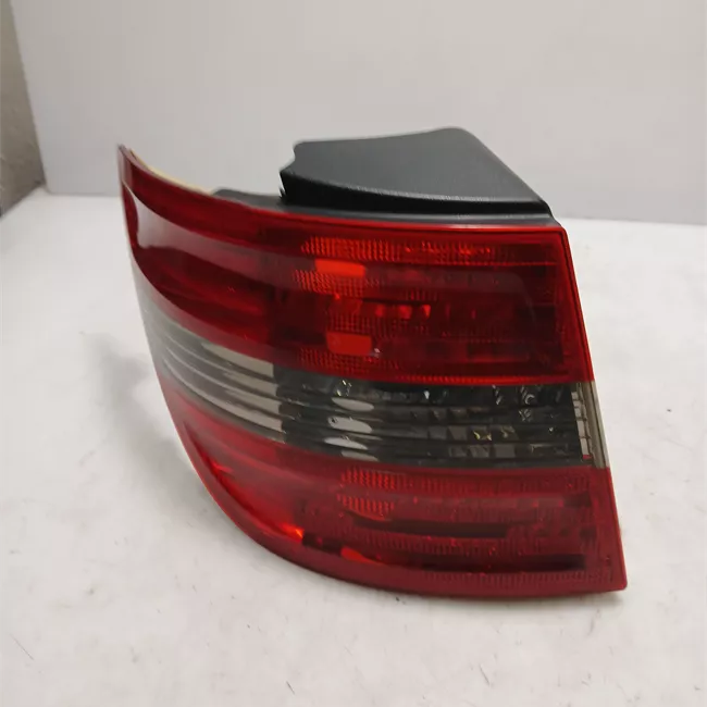 Fanale posteriore parte esterno sinistro