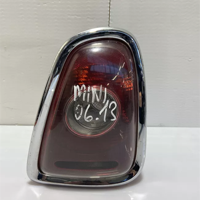 Fanale posteriore destro con indicatore direzione bianco