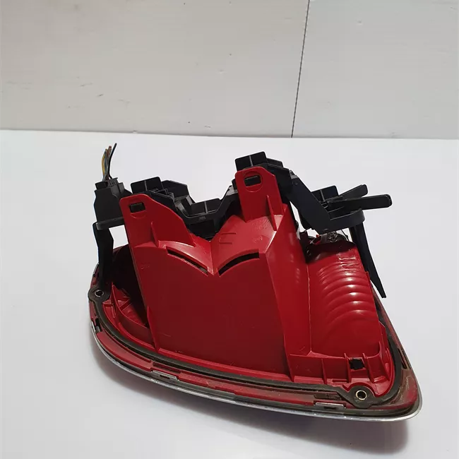 Fanale posteriore sinistro con indicatore direzione bianco