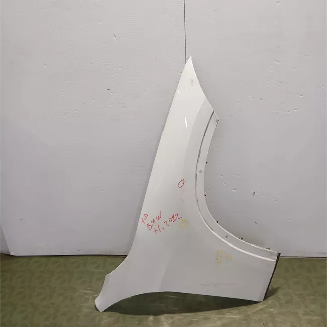 Parafango anteriore destro