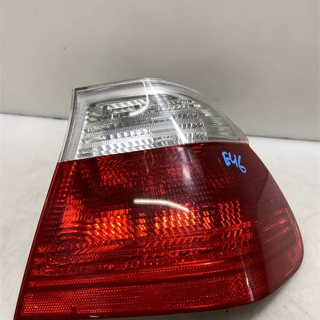 Fanale posteriore parte esterno destro Indic Direz Bianco