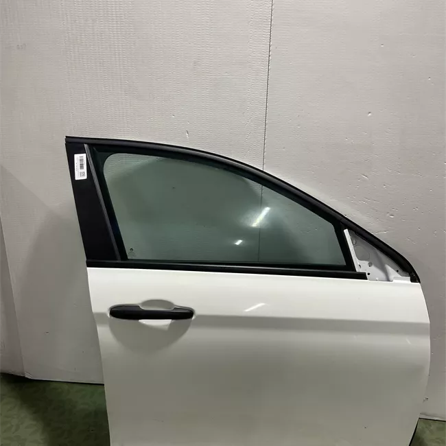 Porta anteriore destra