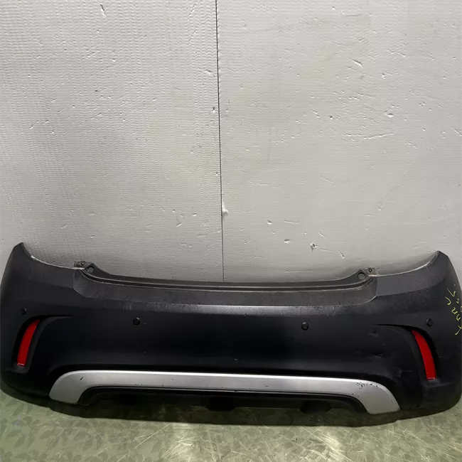 Paraurti posteriore con sensori parcheggio