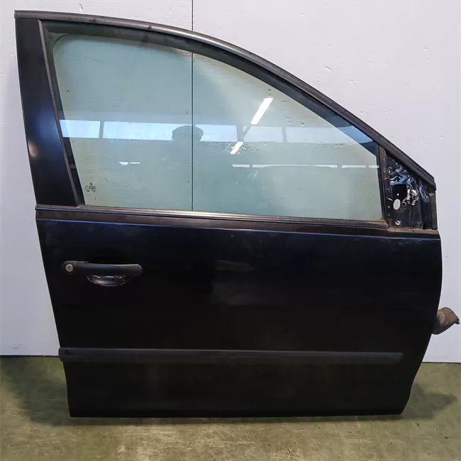 Porta anteriore destra