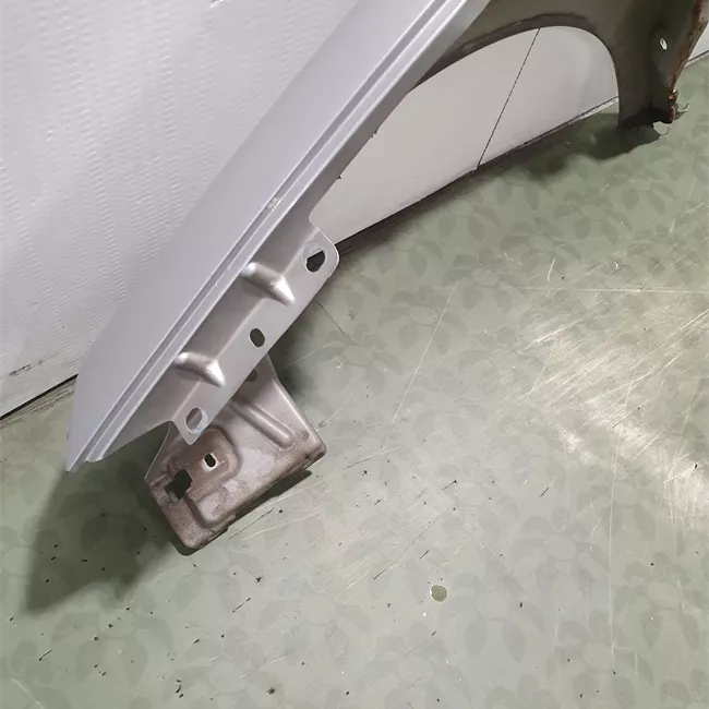 Parafango anteriore destro