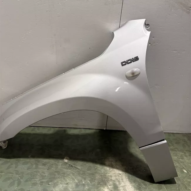 Parafango anteriore sinistro con fanalino laterale