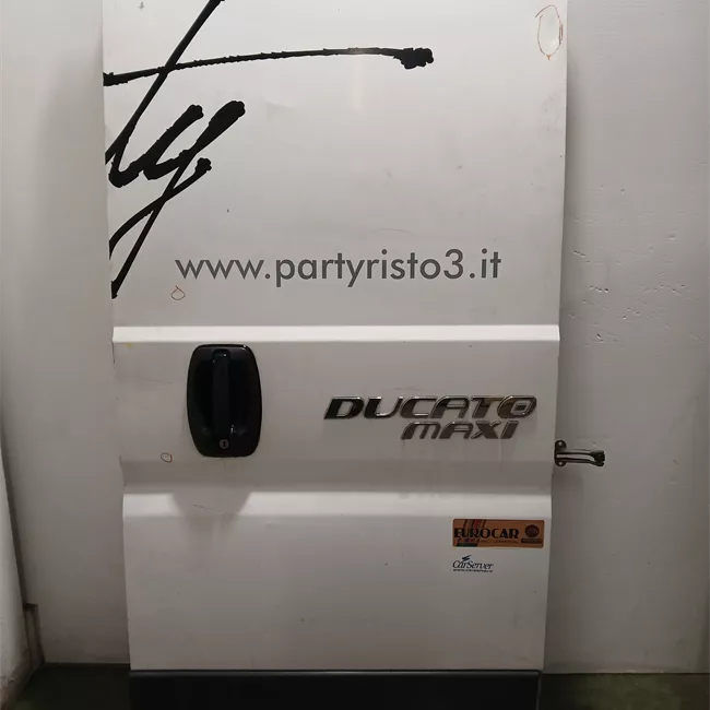 Porta carico posteriore a battente destra