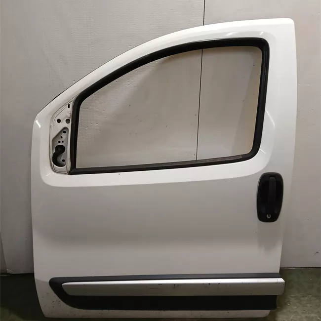 Porta anteriore sinistra con allestimento Trekking