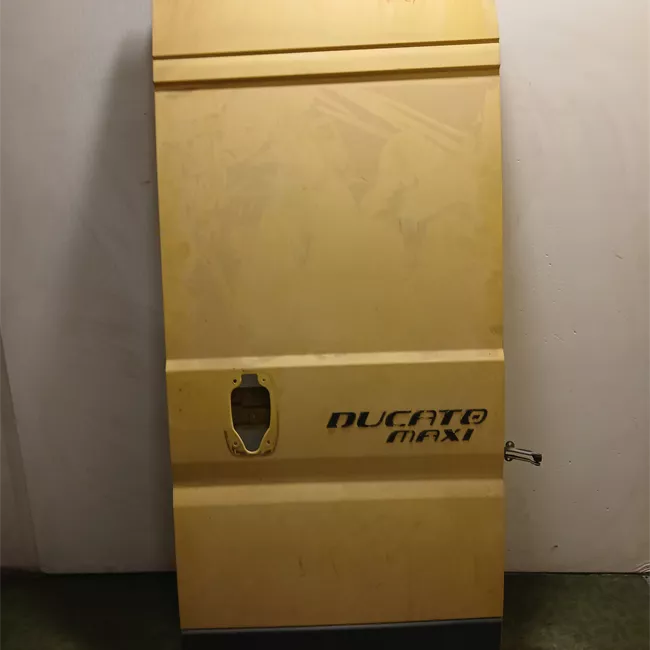 Porta carico posteriore a battente destra