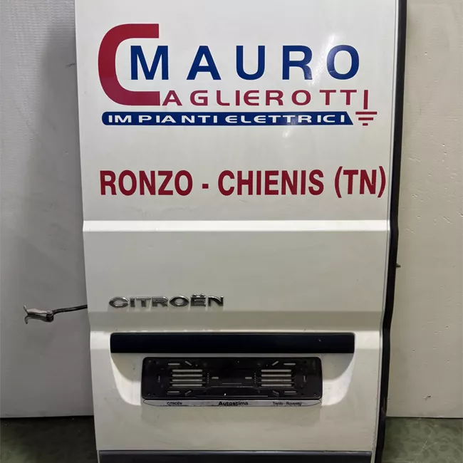 Porta carico posteriore a battente sinistra Lamierata