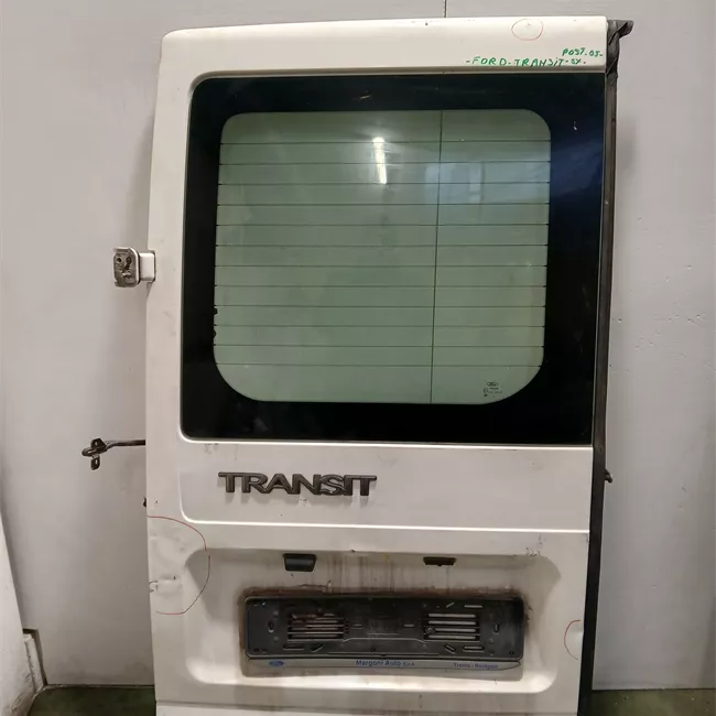 Porta carico posteriore a battente sinistra