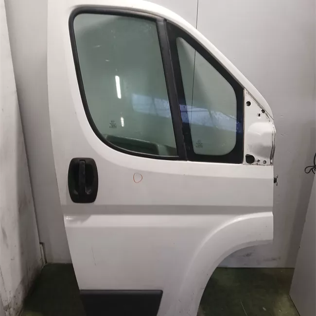 Porta anteriore destra