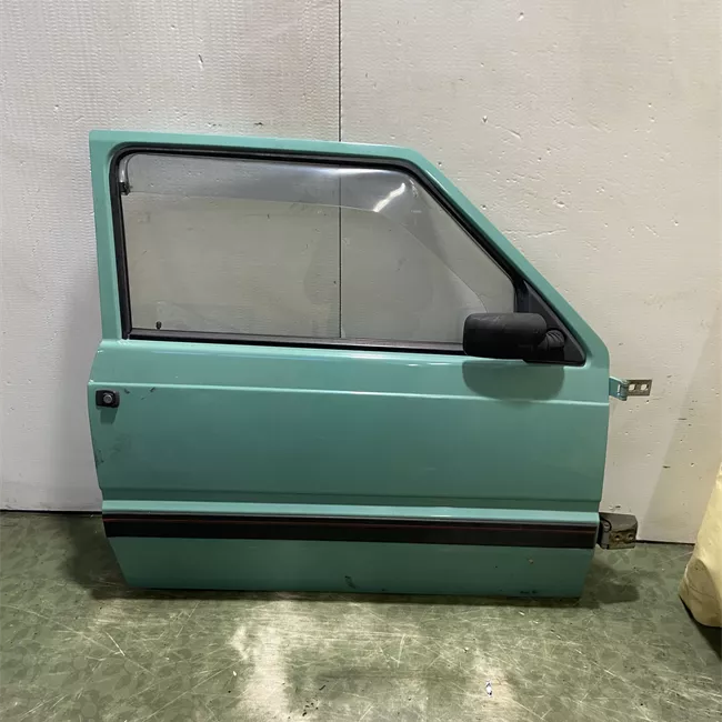 Porta anteriore destra