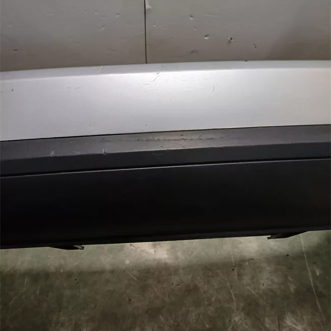 Paraurti posteriore nero